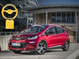 Golden Steering Wheel 2017 for Opel Ampera-e