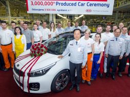 ceed-is-kias-3-millionth-car-assembled-in-europe-124584_1