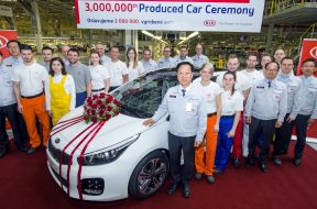 ceed-is-kias-3-millionth-car-assembled-in-europe-124584_1