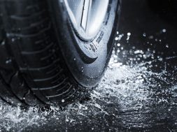1_0x0_790x520_0x520_what_is_aquaplaning