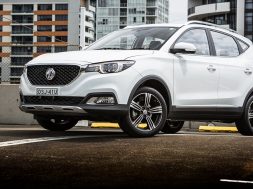 2018_mg-zs_review_hero