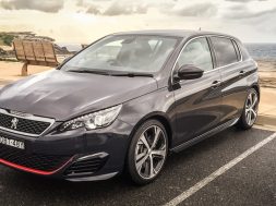 2016-Peugeot-308-GTi-250-LIFESTYLE-13