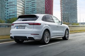2018-porsche-cayenne-e-hybrid-P18_0069_a3_rgb
