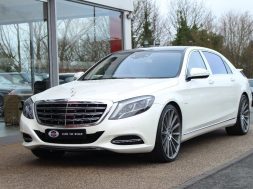 Lewis-Hamilton-Mercedes-Maybach-S600-2