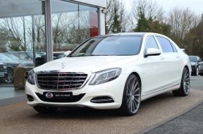 Lewis-Hamilton-Mercedes-Maybach-S600-2