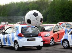 01_football_cars