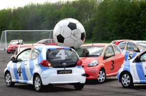 01_football_cars