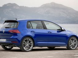 2017-Volkswagen-Golf-R-rear-1280x804__24859.1508673440