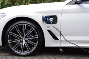 BMW-530e-011-low-res