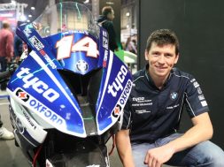 superbike-rider-dan-kneed-dies-after-isle-of-man-practice-crash-126017_1