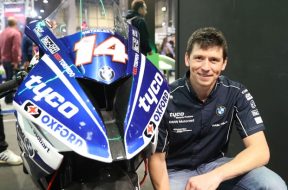 superbike-rider-dan-kneed-dies-after-isle-of-man-practice-crash-126017_1
