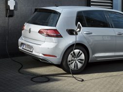 volkswagen-to-accelerate-solid-state-battery-development-126538_1