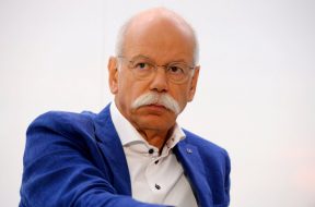 FRANCE-MOTOR-SHOW-RENAULT-NISSAN-DAIMLER