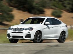 2015-BMW-X4-xDrive35i-front-three-quarter-in-motion-02