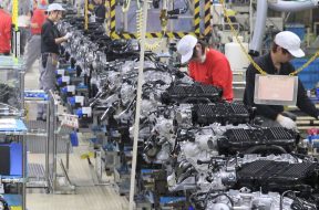 https_s3-ap-northeast-1.amazonaws.compsh-ex-ftnikkei-3937bb4images401815188104-1-eng-GBTY0289P071018７月11日付け１面バナー日産20180809145726390_Data-cropped