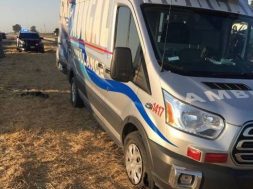 woman-steals-ambulance-leads-police-on-high-speed-chase-for-no-apparent-reason-127895_1