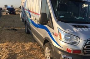 woman-steals-ambulance-leads-police-on-high-speed-chase-for-no-apparent-reason-127895_1