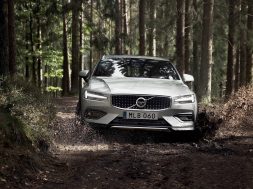 new-volvo-v60-cross-country-11