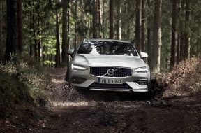 new-volvo-v60-cross-country-11