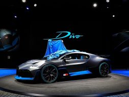 bugatti-divo-cuts-no-corners-at-the-paris-motor-show_56