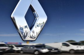 FILES-FRANCE-AUTO-RENAULT-POLLUTION-STOCK