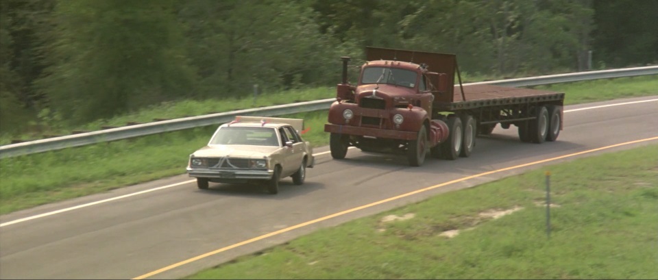 Максимальное ускорение 2. Кэри Лофтин грузовик Peterbilt. Кэри Лофтин водитель грузовика. Машина призрак фильм.