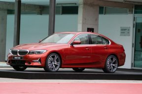 BMW-330i-sunset-orange-3-830×553