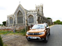 Dacia_Duster_2018_F34_church