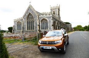 Dacia_Duster_2018_F34_church