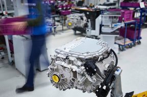 BMW-Battery-CenterP90286359-highRes-1024×683