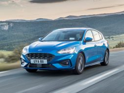 ford-boasts-sales-success-of-new-focus-in-europe-131269_1