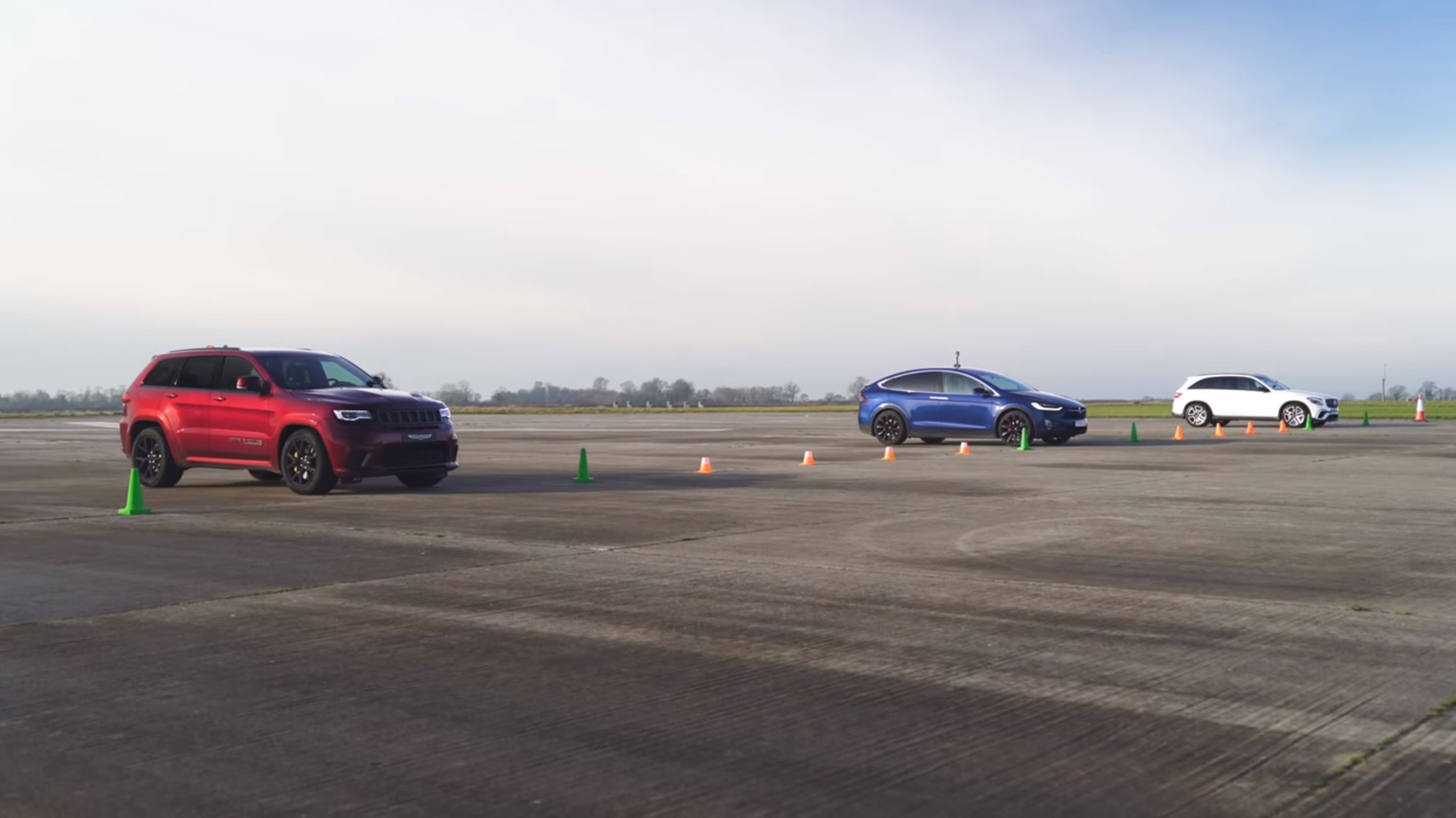 Jeep Grand Cherokee Trackhawk vs. Tesla Model X vs. Mercedes AMG GLC 63 (VIDEO)