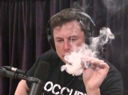 joe-rogan-smokes-weed-with-elon-musk-985×591