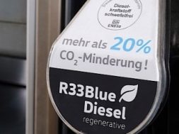 volkswagen-makes-its-own-biodiesel-plans-to-sell-it-as-green-premium-130650-7