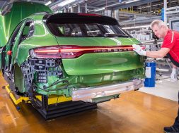 2019-porsche-macan-production