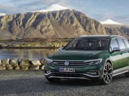 2020-Volkswagen-Passat-Alltrack-DB2019AU00126_large_arwjan