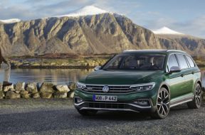 2020-Volkswagen-Passat-Alltrack-DB2019AU00126_large_arwjan