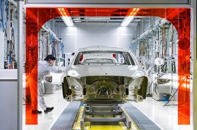 In der Region Moskau startet die Produktion für den lokalen Markt: Mercedes-Benz Cars eröffnet Pkw-Werk in RusslandProduction for the local market starts in the Moscow region: Opening of Mercedes-Benz Cars passenger car plant in Russia