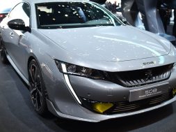 avec-la-nouvelle-208-ce-concept-508-peugeot-sport-engineered-est-lautre-vedette-du-stand-peugeot