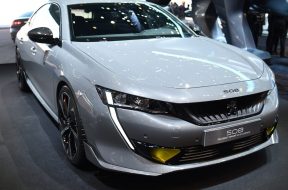 avec-la-nouvelle-208-ce-concept-508-peugeot-sport-engineered-est-lautre-vedette-du-stand-peugeot