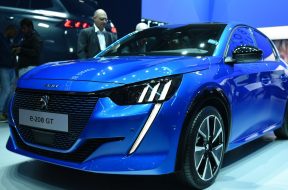 la-nouvelle-peugeot-208-fait-clairement-partie-des-vedettes-du-salon-de-geneve-2019-notamment-dans-cette-inedite-version-electrique