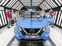 a-qashqai-is-nissan-sunderlands-10-millionth-vehicle-135354_1
