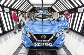 a-qashqai-is-nissan-sunderlands-10-millionth-vehicle-135354_1
