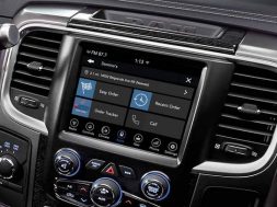 fca-uconnect-market-usa_5