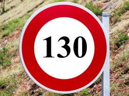 Speed limit traffic sign