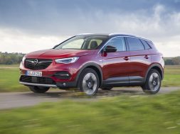 19-opel-grandland-x-2017-rouge-12