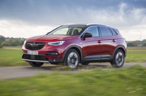 19-opel-grandland-x-2017-rouge-12