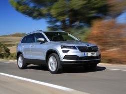 32-skoda-karoq-2018-gris-4×4-tdi-style-12