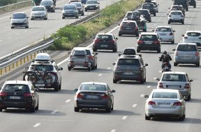 661_magic-article-actu_549_3b7_791b7cd08fddbc038bd47bd037_37-des-francais-jettent-leurs-dechets-par-la-fenetre-de-leur-voiture_5493b7791b7cd08fddbc038bd47bd037