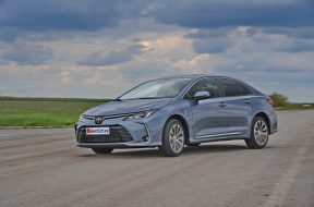 Toyota_Corolla_16_Sedan_01